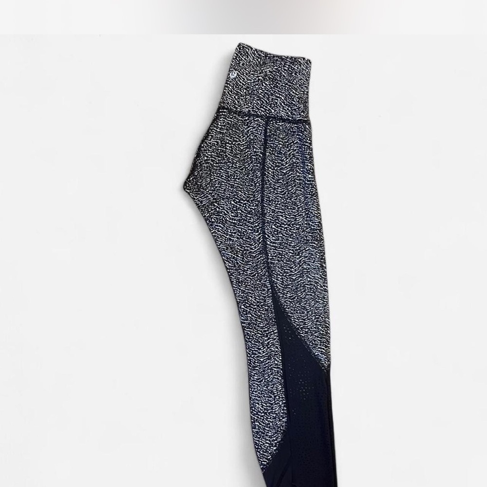 LULULEMON Wunder (Laser  Cut) Luon Ripple Jacquard Black & White leggings Size S